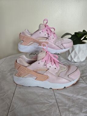 Nike Huarache Pink and Peach Girls' Low-Top Sneakers Size 3Y